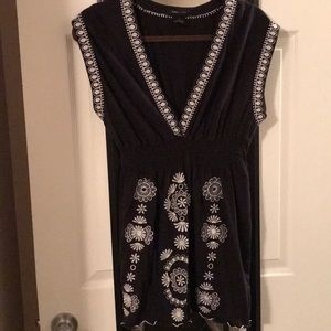 Black and white sleeveless empire waist tunic